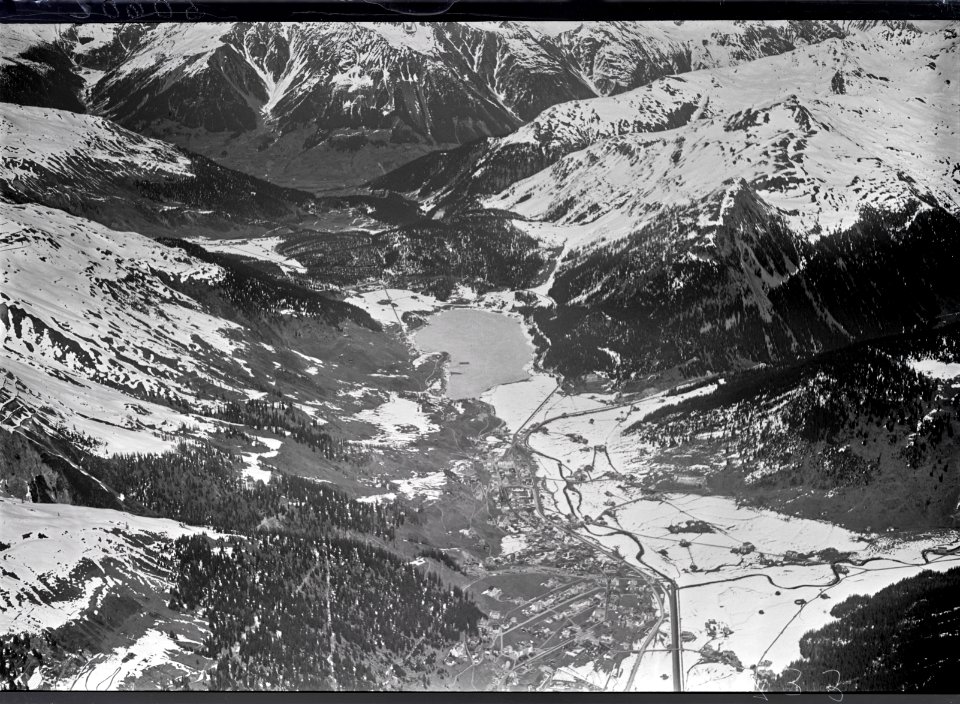 ETH-BIB-Davos-Dorf, Davosersee, Davos-Wolfgang, Laret v. S. W. aus 2400 m-Inlandflüge-LBS MH01-005060
