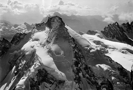 ETH-BIB-Dent d'Hérens v. N. aus 4400 m-Inlandflüge-LBS MH01-005176