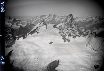 ETH-BIB-Dent d'Hérens, Matterhorn v. W. aus 4400 m-Inlandflüge-LBS MH01-006601