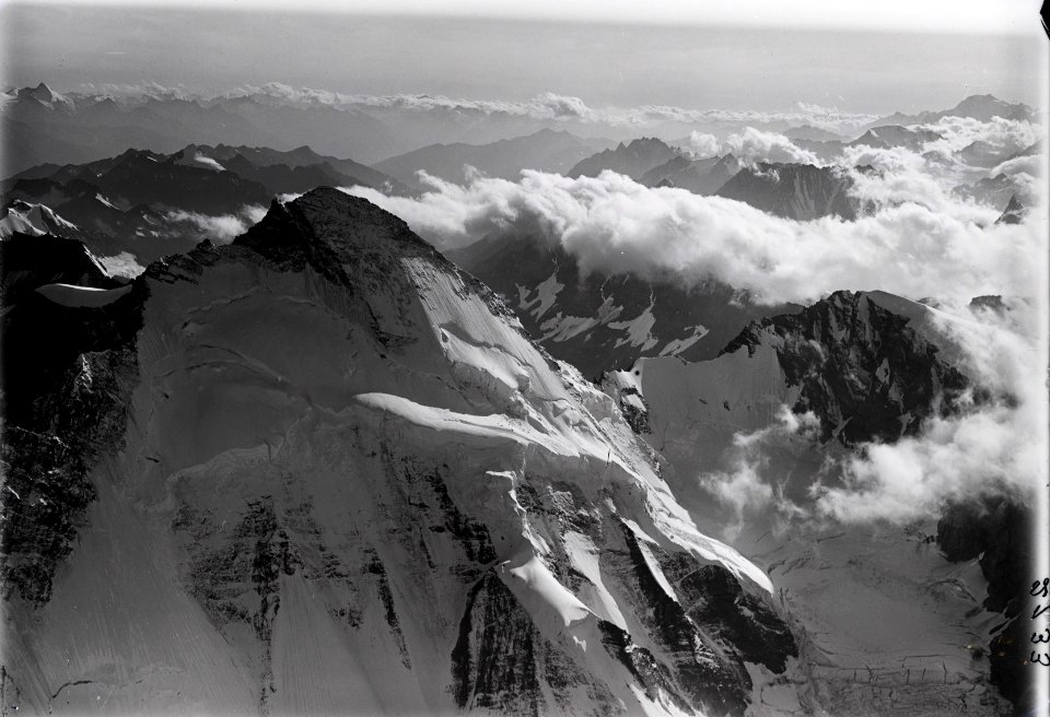 ETH-BIB-Dent d'Hérens, Tête de Valpelline v. N. aus 4500 m-Inlandflüge-LBS MH01-002133