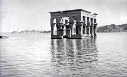 ETH-BIB-Der ertrunkene Tempel von Philae im Stausee von Assuan-Weitere-LBS MH02-03-0051-01