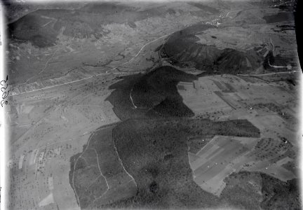 ETH-BIB-Der Kornberg im Fricktal, Hornussen, Hinterberg v. W. aus 800 m-Inlandflüge-LBS MH01-002655