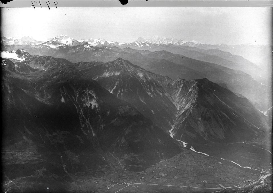 ETH-BIB-Der Illgraben bei Lenk, Illhorn, Pfynwald, Agarn, Mont Blanc, Mont Blanc de Chilon v. O. aus 2000 m-Inlandflüge-LBS MH01-004417