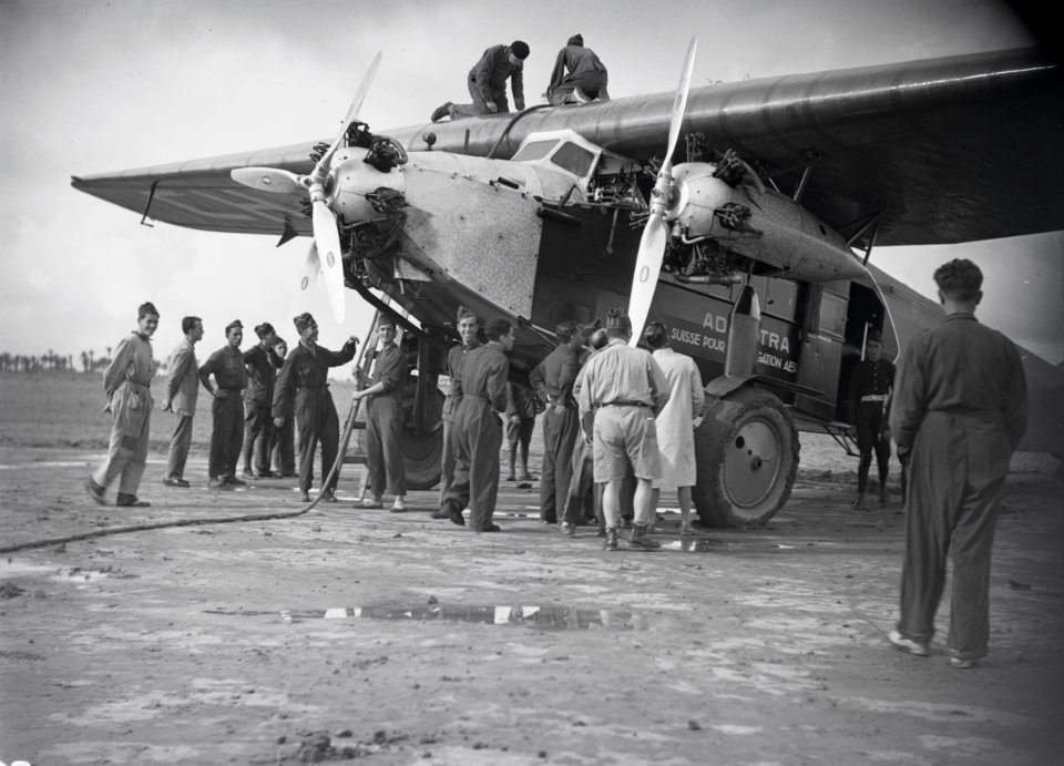 ETH-BIB-Detailaufnahme Auftanken in Cartagena-Tschadseeflug 1930-31-LBS MH02-08-0158