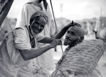 ETH-BIB-Der Barbier von Marrakech- seine Werkstatt überspannt der ewig blaue Himmel Marokkos-Tschadseeflug 1930-31-LBS MH02-08-0322