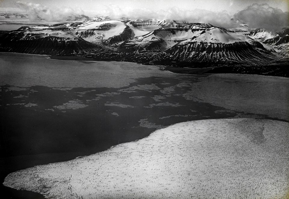 ETH-BIB-Dicksonbai mit Andréegebiet von Osten aus 800 m Höhe-Spitzbergenflug 1923-LBS MH02-01-0046
