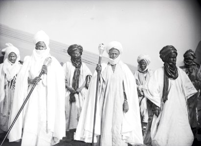 ETH-BIB-Die beiden Emire von Kano und Kadsena nach ihrem ersten Fluge-Tschadseeflug 1930-31-LBS MH02-08-0732