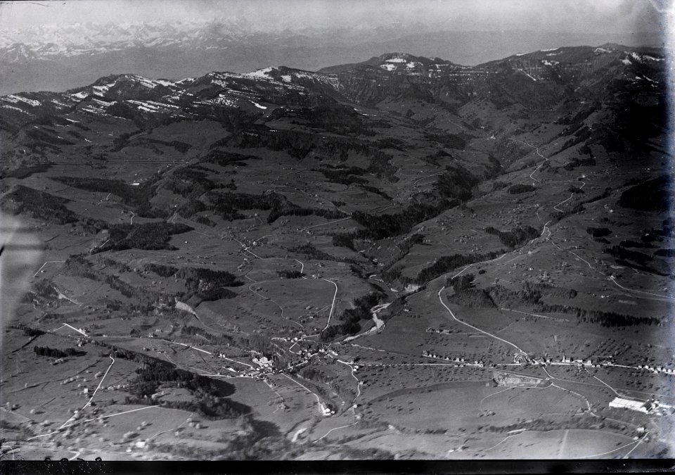 ETH-BIB-Dietfurt, Kengelbach, Krinau, Chrüzegg v. N. O. aus 2000 m-Inlandflüge-LBS MH01-003633
