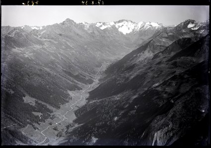 ETH-BIB-Dischma (Davos), Schwarzhorn, Piz Grialetsch v. N. W. aus 3300 m-Inlandflüge-LBS MH01-007836