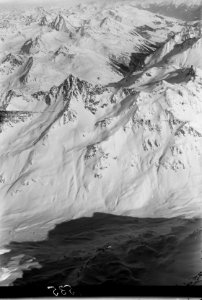 ETH-BIB-Dischmatal (Davos), Flüela, Schwarzhorn, Weisshorn, Piz Linard, Flüelapass v. S. W. aus 4000 m-Inlandflüge-LBS MH01-001535