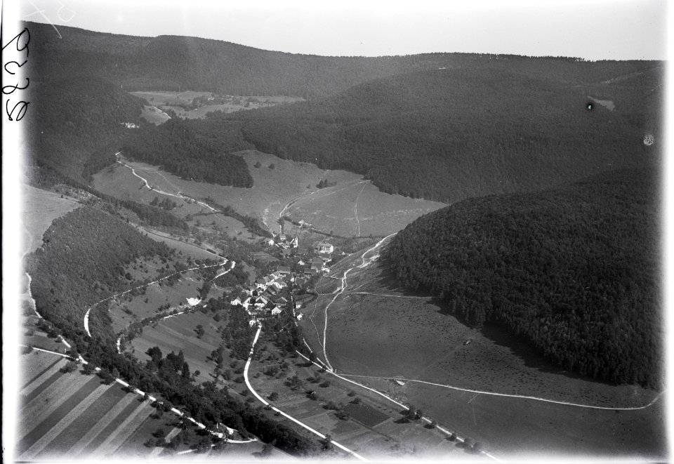 ETH-BIB-Dittingen bei Laufen aus 500 m-Inlandflüge-LBS MH01-002859