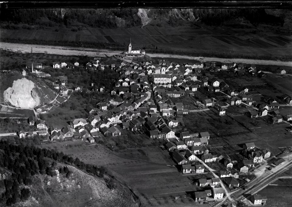 ETH-BIB-Domat-Ems aus 300 m-Inlandflüge-LBS MH01-004437