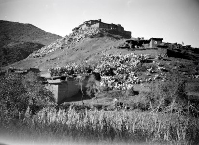 ETH-BIB-Dorf auf einem Hügel im Hohen Atlas-Tschadseeflug 1930-31-LBS MH02-08-0380