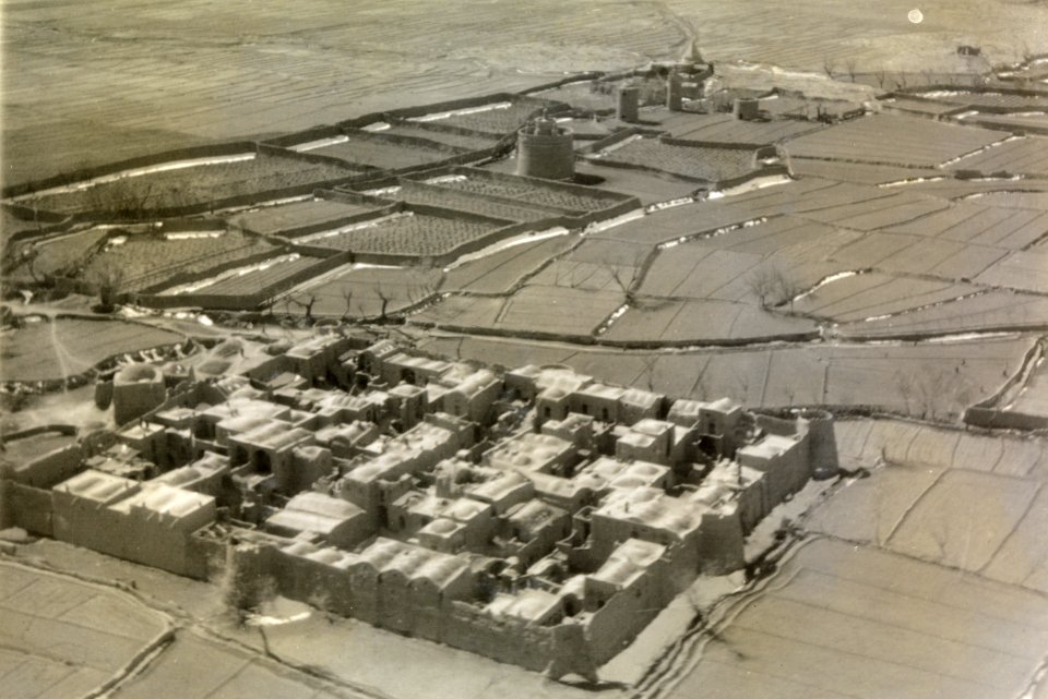 ETH-BIB-Dorf in der Oase Viramin aus 150 m Höhe-Persienflug 1924-1925-LBS MH02-02-0067-AL-FL