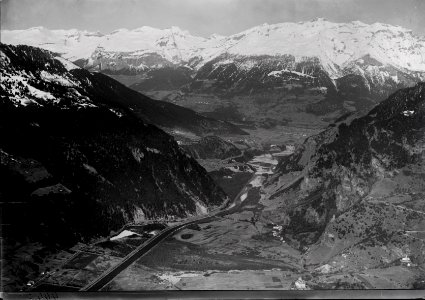 ETH-BIB-Domleschg, Rothenbrunnen, Hinterrhein, Rähzüns, Ringelspitze, Rheintal v. S. aus 1500 m-Inlandflüge-LBS MH01-004443