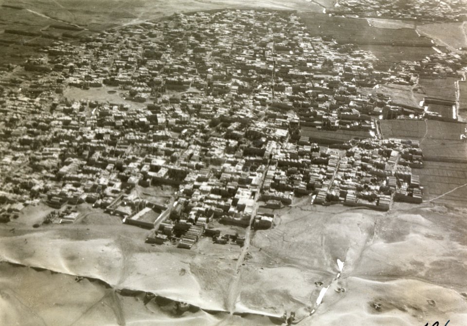 ETH-BIB-Dorf östlich von Kaschan-Persienflug 1924-1925-LBS MH02-02-0136-AL-FL
