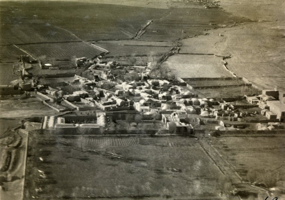 ETH-BIB-Dorf in der Oase Viramin aus 200 m Höhe-Persienflug 1924-1925-LBS MH02-02-0069-AL-FL