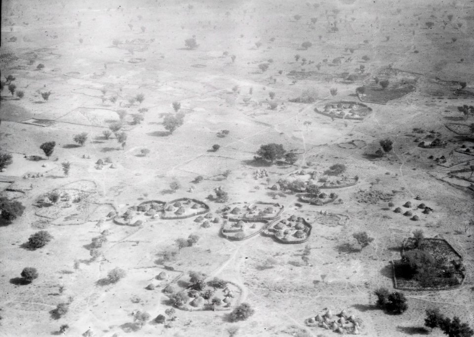ETH-BIB-Dorf in der Sahara-Tschadseeflug 1930-31-LBS MH02-08-0087