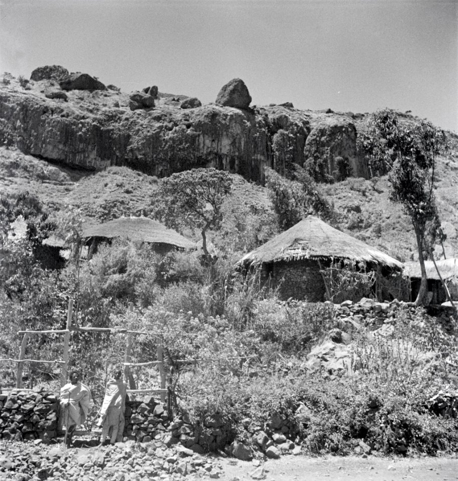 ETH-BIB-Dorf auf dem Hochplateau der Shewa-Abessinienflug 1934-LBS MH02-22-0258