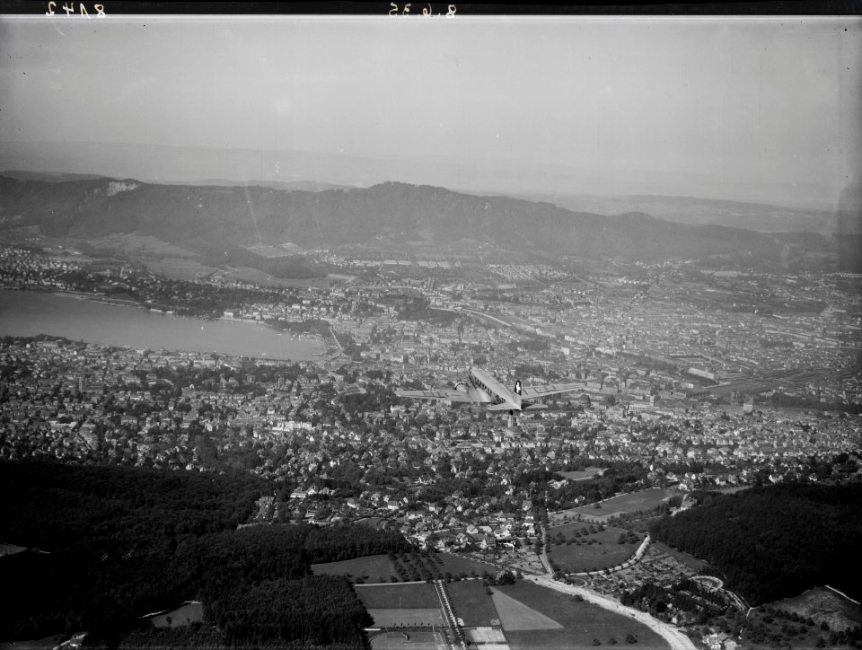 ETH-BIB-Douglasflugzeug DC-3 über Zürichberg, Uetliberg, Fallätsche-Inlandflüge-LBS MH01-008142