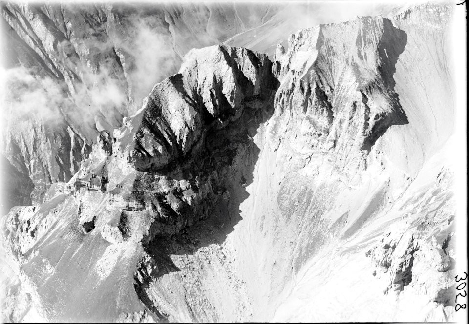 ETH-BIB-Drachenberg, Drachenloch aus 2700 m-Inlandflüge-LBS MH01-003058