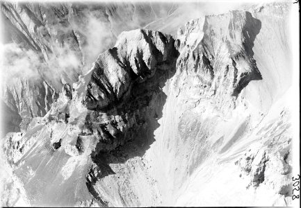 ETH-BIB-Drachenberg, Drachenloch aus 2700 m-Inlandflüge-LBS MH01-003058