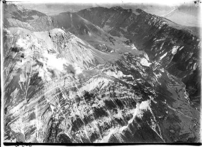 ETH-BIB-Drachenberg, Vätterchopf, Vättis, Pizalun, Gelbberg v. S. aus 3000 m-Inlandflüge-LBS MH01-003052