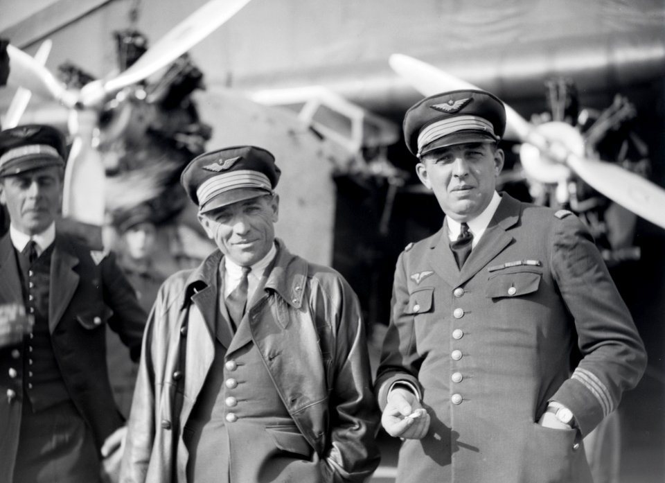 ETH-BIB-Drei Männer vor Fokker-Tschadseeflug 1930-31-LBS MH02-08-0454