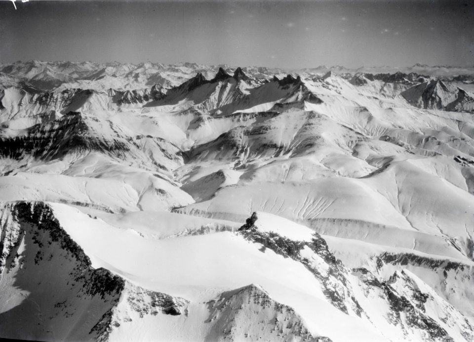 ETH-BIB-Drei Aiguilles d'Arves und die drei Aiguilles de la Saussaz, aus Nordwesten (NW)-Tschadseeflug 1930-31-LBS MH02-08-0027