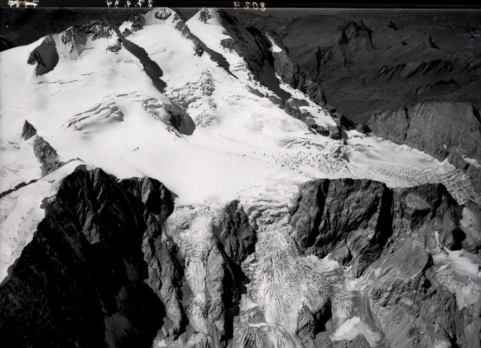 ETH-BIB-Dossen, Wetterhorn, Rosenlauigletscher, Renfengletscher v. O. aus 4200 m-Inlandflüge-LBS MH01-008029