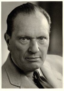 ETH-BIB-Dunkel, William (1893-1980)-Portrait-Portr 00074