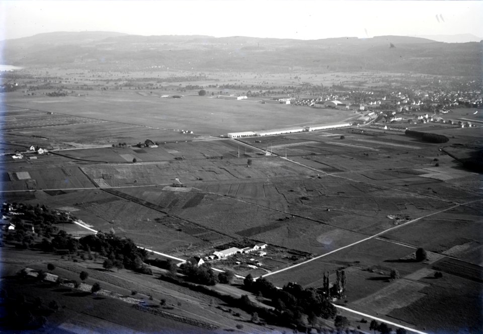 ETH-BIB-Dübendorf, Flugplatz v. N. aus 200 m-Inlandflüge-LBS MH01-006255