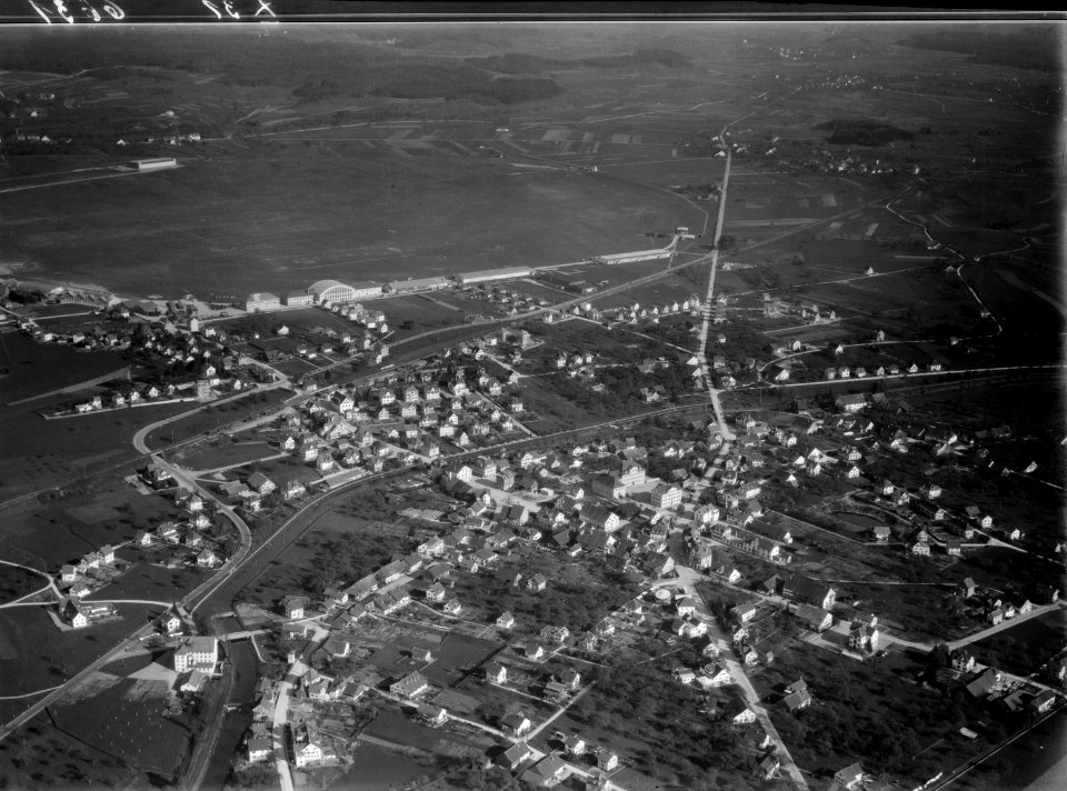 ETH-BIB-Dübendorf, Flugplatz aus 300 m-Inlandflüge-LBS MH01-006631