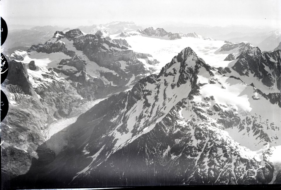 ETH-BIB-Düssi, Schärhorn, Claridenfirn, Glärnisch v. S. W. aus 3700 m-Inlandflüge-LBS MH01-006184