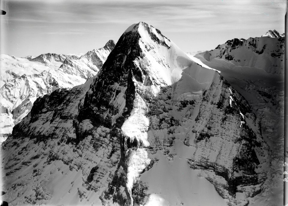 ETH-BIB-Eiger, Eiger Nordwand, Schreckhorn v. N. W. aus 3800 m-Inlandflüge-LBS MH01-000288
