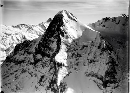 ETH-BIB-Eiger, Eiger Nordwand, Schreckhorn v. N. W. aus 3800 m-Inlandflüge-LBS MH01-000288