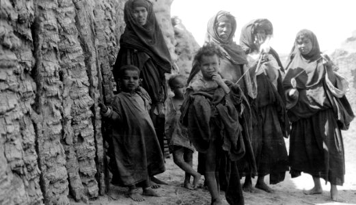 ETH-BIB-Eine Familie aus Biskra-Mittelmeerflug 1928-LBS MH02-04-0211