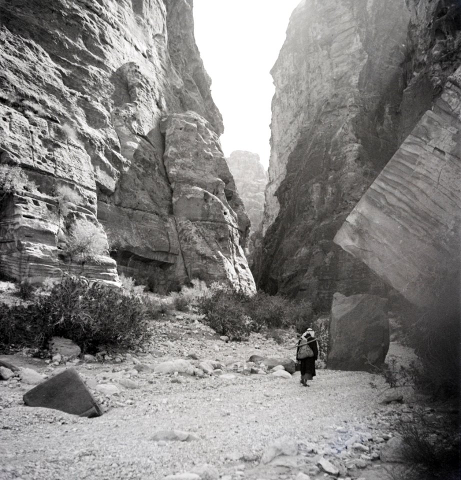ETH-BIB-Eingang in die Schlucht al-Siq, Petra-Abessinienflug 1934-LBS MH02-22-0071