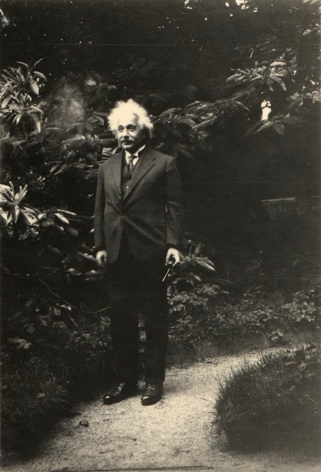 ETH-BIB-Einstein, Albert (1879-1955) in Laeken, Belgien-Portrait-Portr 03084