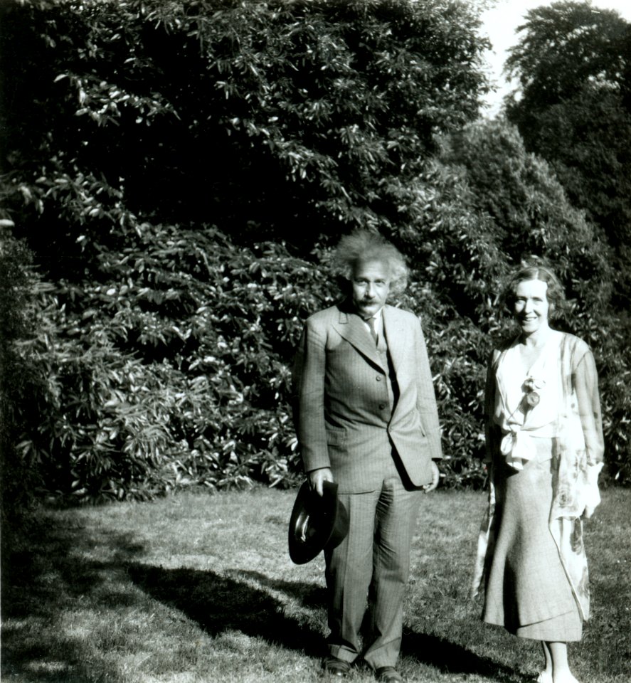 ETH-BIB-Einstein, Albert (1879-1955), Königin Elisabeth von Belgien (1876-1965) in Laeken (Belgien)-Portrait-Portr 03076