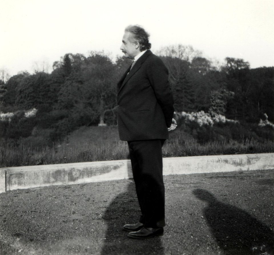 ETH-BIB-Einstein, Albert (1879-1955) in Laeken, Belgien-Portrait-Portr 03080