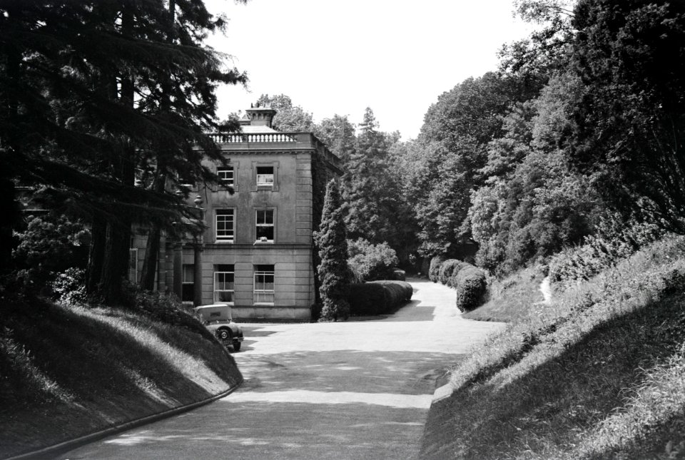 ETH-BIB-Einfahrt zum Landgut Cherkley Court, Leatherhead-Weitere-LBS MH02-42-0046