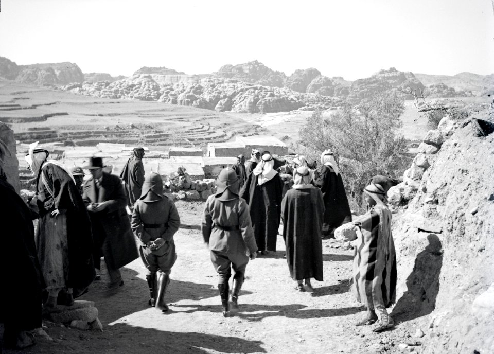 ETH-BIB-El Dji, Strasse von Ma'an nach Wadi-Musa-Abessinienflug 1934-LBS MH02-22-0060