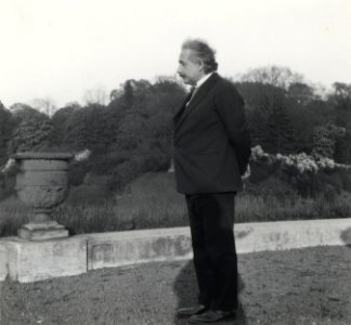 ETH-BIB-Einstein, Albert (1879-1955) in Laeken, Belgien-Portrait-Portr 03079