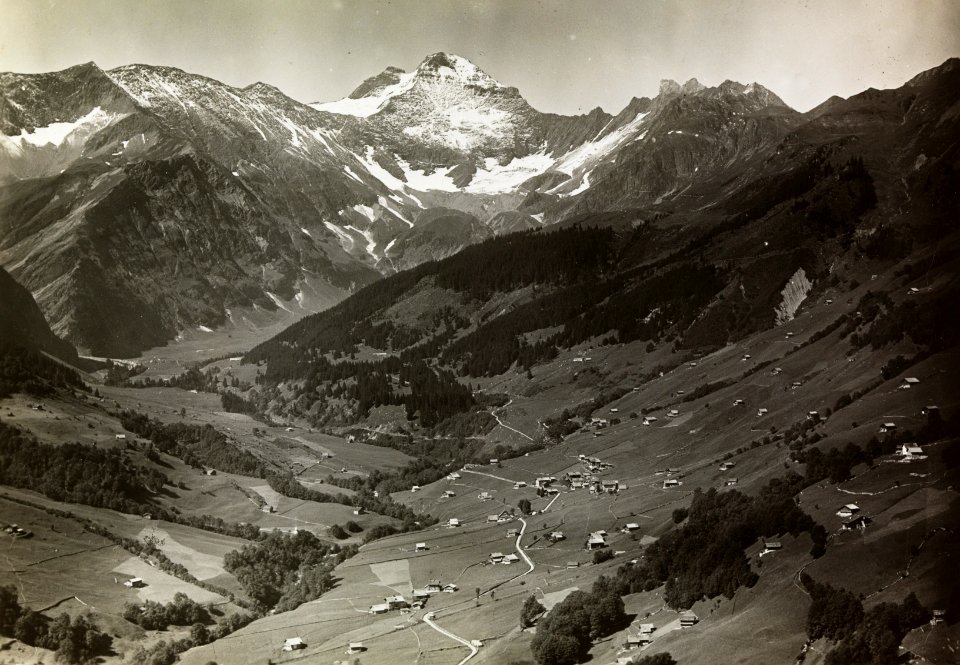 ETH-BIB-Elm, Hinterland, Hausstock, Hinterer Steinibach aus 1000 m-Inlandflüge-LBS MH01-003499