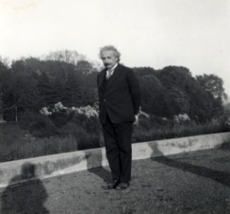 ETH-BIB-Einstein, Albert (1879-1955) in Laeken, Belgien-Portrait-Portr 03086