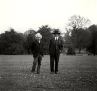 ETH-BIB-Einstein, Albert (1879-1955), König Albert I. von Belgien (1875-1934)-Portrait-Portr 03078