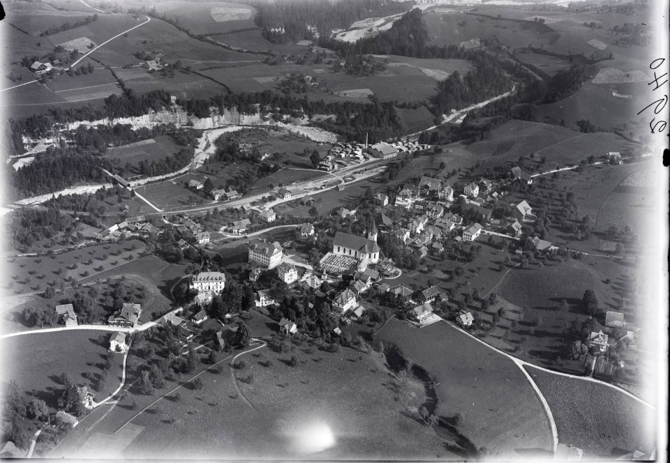 ETH-BIB-Entlebuch aus 300 m-Inlandflüge-LBS MH01-002940