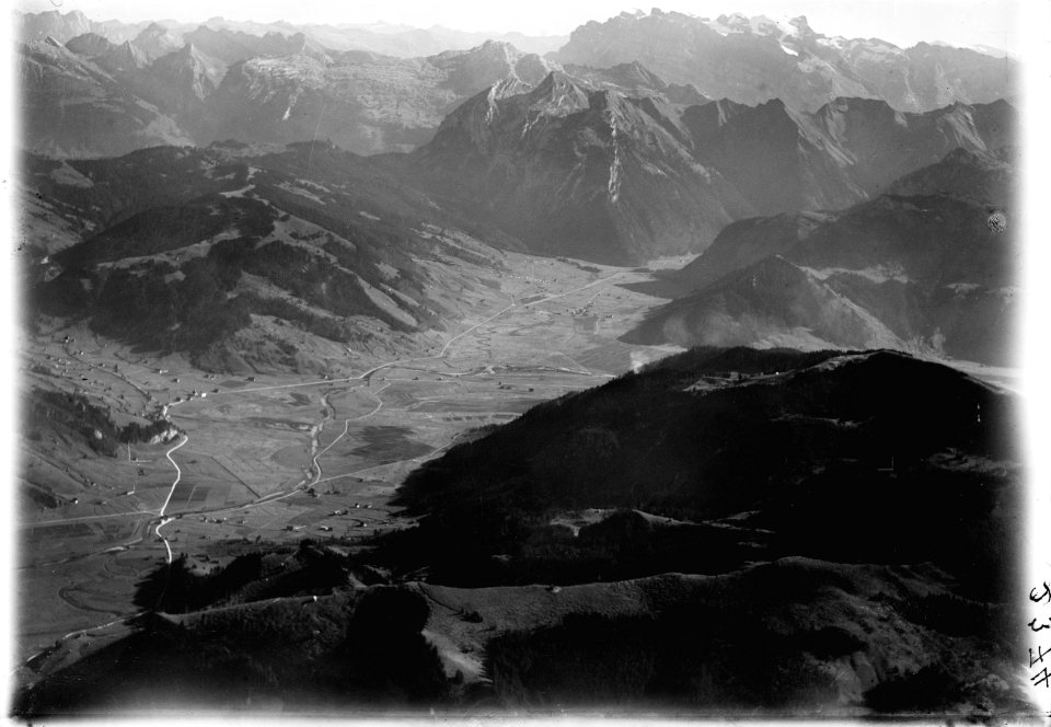 ETH-BIB-Euthal, Studen, Fluebrig, Charenstock, Sihltal, Glärnisch aus 3000 m-Inlandflüge-LBS MH01-002374