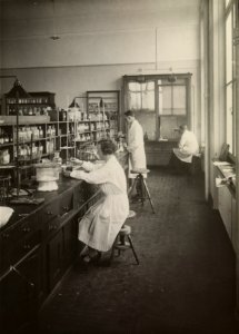 ETH-BIB-ETH Zürich, Pharmazeutisches Institut im Westbau des Naturwissenschaftliches Instituts-Ans 00455